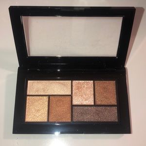Maybelline New York “The City Mini Palette”
